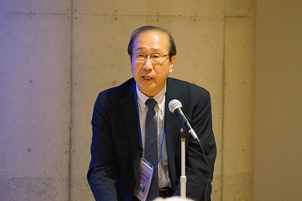 レクチャーシップアワードについて紹介する北川進 理事・副学長