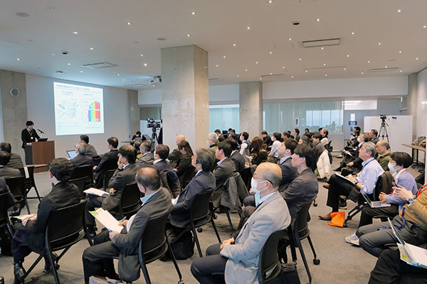 京都大学 次世代研究者産学連携ネットワークイベント：CO₂ Xcycle桂 研究発表の様子1