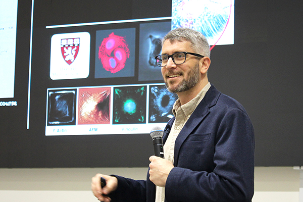 Kyoto University Lectureship Award -Award Ceremony & Commemorative Lecture (April 16, 2026)Dr. Clifford P. Brangwynne shares an inspiring message with early-career researchers.