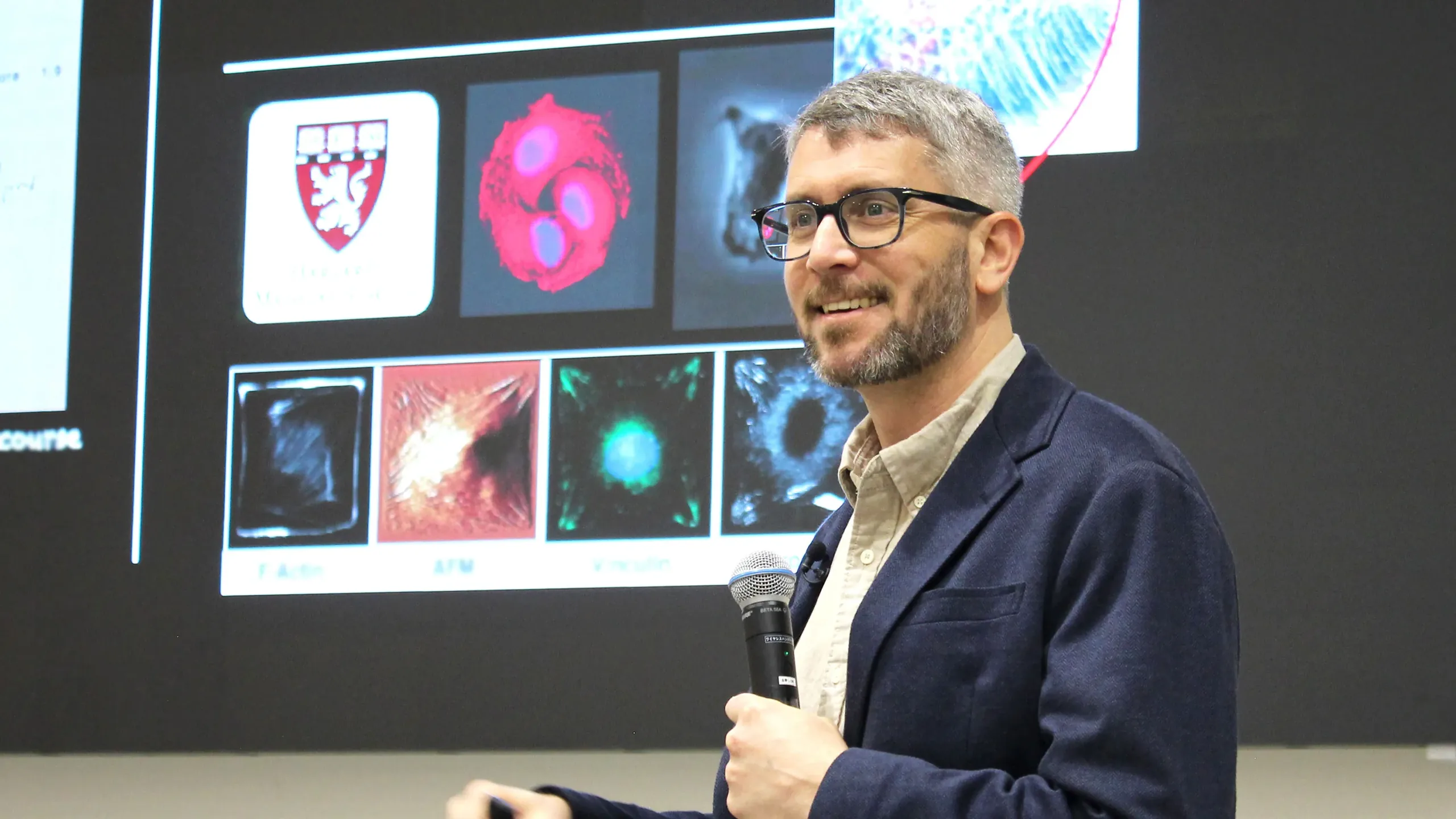 Discussion session with the laureate and researchers